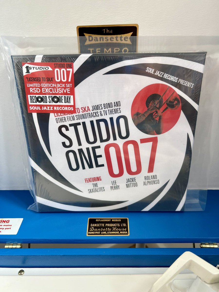 AGC_LONDON's tweet photo. #NowPlaying at the Art Gallery #StudioOne007 #theskatalites #Leeperry #jackiemittoo #rolandalphonso #thesoulbrothers #Dansette #Vinyl #SoulJazzRecords
https://t.co/LEOpsdvaBj
What are you listening to right now? https://t.co/3oOsGWuxqo