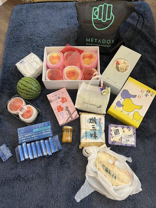 今日は D +黒木歩e個人撮影会 にご来場いただきありがとうございました💕 今日はいち早く先日のV撮影で使用した衣装で撮影会💕みっひーのおつゆが沢山着いたので帰って洗って早速今日着てみたw  季節のお土産沢山✨️ しかも新しいアイテムまで✨️ 何だか久々な気がしたけど3週間あいたんだった💦