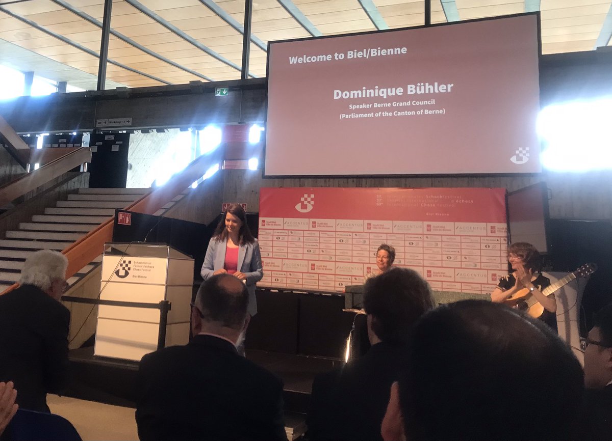 Christoph Grupp (@christophgrupp) on Twitter photo Offizielle Eröffnung des Bieler Schachfetivals. In ihrer Grussbotschaft betont Grossratspräsidentin Dominique Bühler, dass Schach zugleich ein uraltes und doch hochaktuelles Spiel ist. Es vermittelt Ideale wie Geduld, Respekt und Verantwortungssinn. <a href="/DoBuehler/">Dominique Buehler</a> <a href="/BielFestival/">Biel Chess Festival</a> Offizielle Eröffnung des Bieler Schachfetivals. In ihrer Grussbotschaft betont Grossratspräsidentin Dominique Bühler, dass Schach zugleich ein uraltes und doch hochaktuelles Spiel ist. Es vermittelt Ideale wie Geduld, Respekt und Verantwortungssinn. <a href="/DoBuehler/">Dominique Buehler</a> <a href="/BielFestival/">Biel Chess Festival</a>