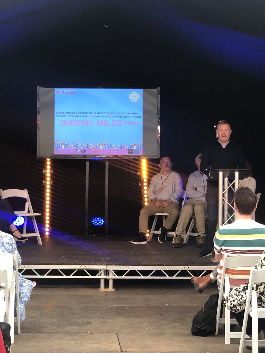 Coleg Cymraeg (@colegcymraeg) on Twitter photo Huw Thomas, Rhian Huws Williams
Geraint Evans, Jeremy Miles a Heulyn Rees yn agor <a href="/Tafwyl/">Tafwyl</a> 2024
"Y Gymraeg yn perthyn i bawb" yw'r brif neges
Stondin gan y Coleg yn Yurt T a sgwrs heddiw am 17:00 yn Llais
<a href="/Jeremy_Miles/">Jeremy Miles</a> <a href="/MenterCaerdydd/">Menter Caerdydd</a> <a href="/RhHWilliams/">Rhian Huws Williams</a> <a href="/huwthomas_Wales/">Huw Thomas</a> <a href="/CAVC/">Cardiff and Vale College | Coleg Caerdydd a’r Fro</a> Huw Thomas, Rhian Huws Williams
Geraint Evans, Jeremy Miles a Heulyn Rees yn agor <a href="/Tafwyl/">Tafwyl</a> 2024
"Y Gymraeg yn perthyn i bawb" yw'r brif neges
Stondin gan y Coleg yn Yurt T a sgwrs heddiw am 17:00 yn Llais
<a href="/Jeremy_Miles/">Jeremy Miles</a> <a href="/MenterCaerdydd/">Menter Caerdydd</a> <a href="/RhHWilliams/">Rhian Huws Williams</a> <a href="/huwthomas_Wales/">Huw Thomas</a> <a href="/CAVC/">Cardiff and Vale College | Coleg Caerdydd a’r Fro</a>