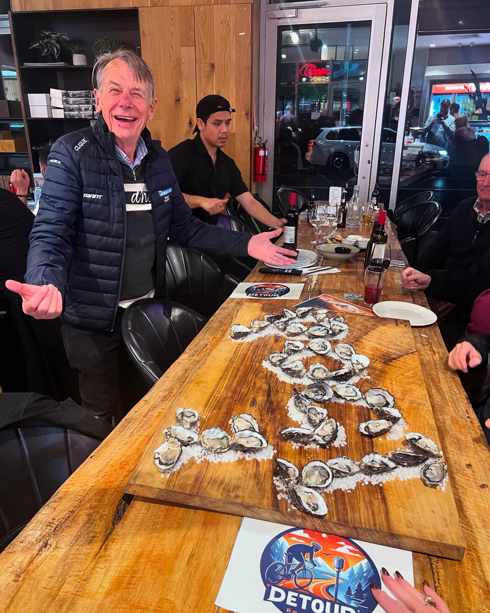 The deTour tweet media