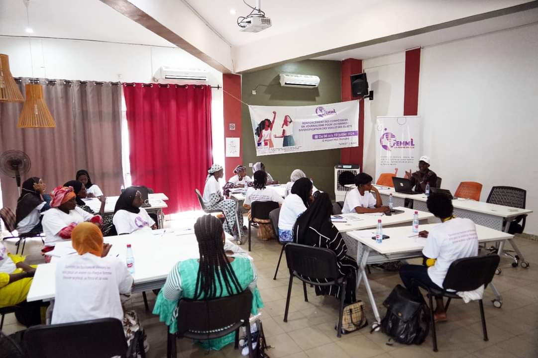 malimanie's tweet photo. Semaine enrichissante avec de passionnées et brillantes journalistes. Ravi d'avoir partagé mes expériences en Rédaction d'article et Interview. Une belle initiative de @Femmlmali. #Mali #Journalisme https://t.co/COC5nLDkik