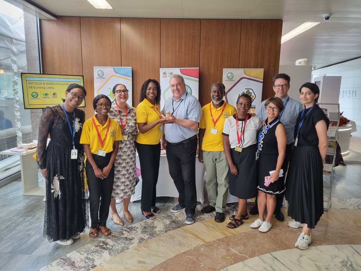 yveszieba's tweet photo. 🐝Honey is superfood !!! 🐝
🌸Bees protect the environment 🌸
A sweet tale of cooperation coming from Antigua and Barbuda
#WIPOGA #innovation #WIPOGREEN #SDG #collectivetrademark #design #trademark #wildflower #honey #bees #wax #mead #WIPO #Diplomacy
https://t.co/2DsIgTmlZM https://t.co/e4wf3ys28K