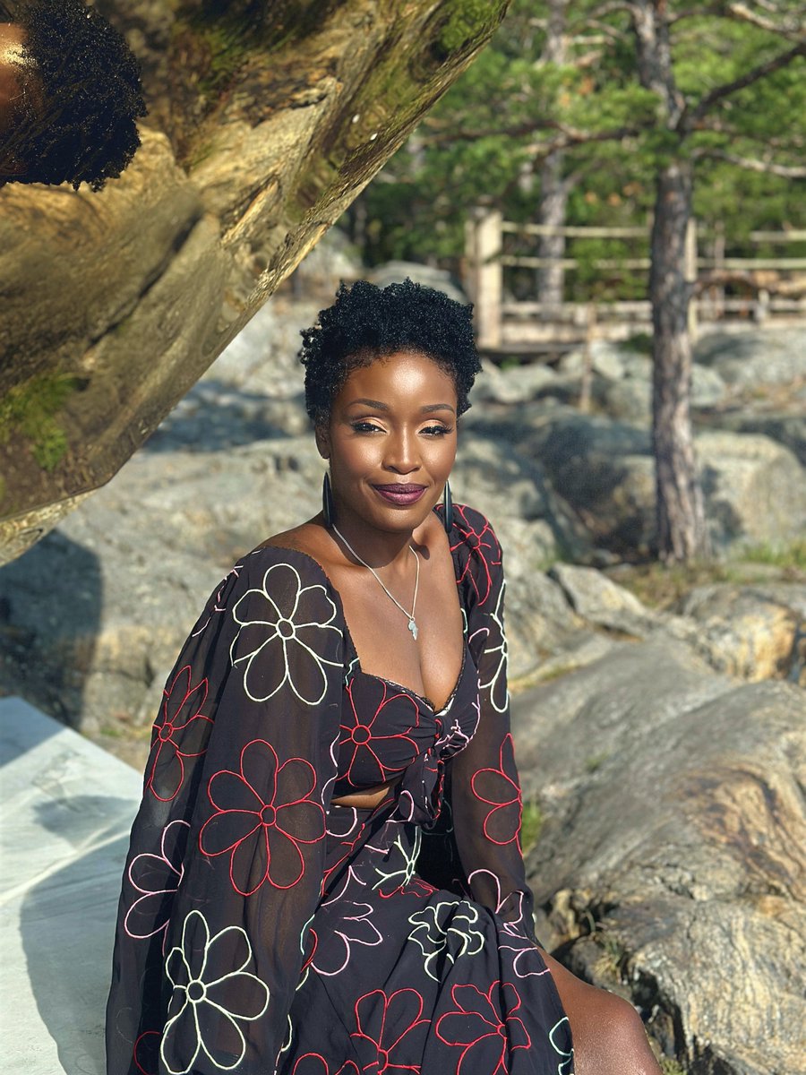 lovettejallow's tweet photo. One minute you are posing by the water and next minute mami wata is dragging you to wash your feet. Thank goodness my camera man was quick to grab me and my bra cane undone 😉. What a day at @artipelag ✨ https://t.co/tVoOeVhcu0