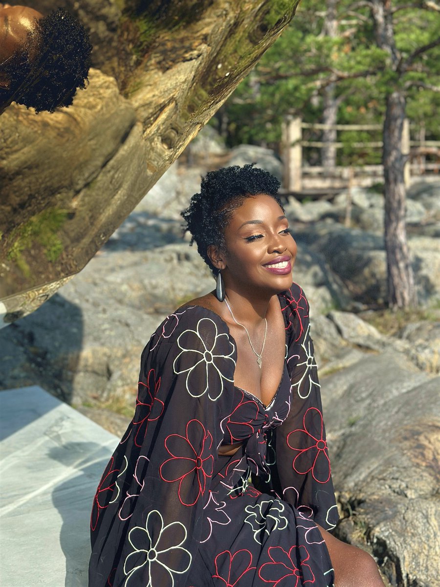 lovettejallow's tweet photo. One minute you are posing by the water and next minute mami wata is dragging you to wash your feet. Thank goodness my camera man was quick to grab me and my bra cane undone 😉. What a day at @artipelag ✨ https://t.co/tVoOeVhcu0