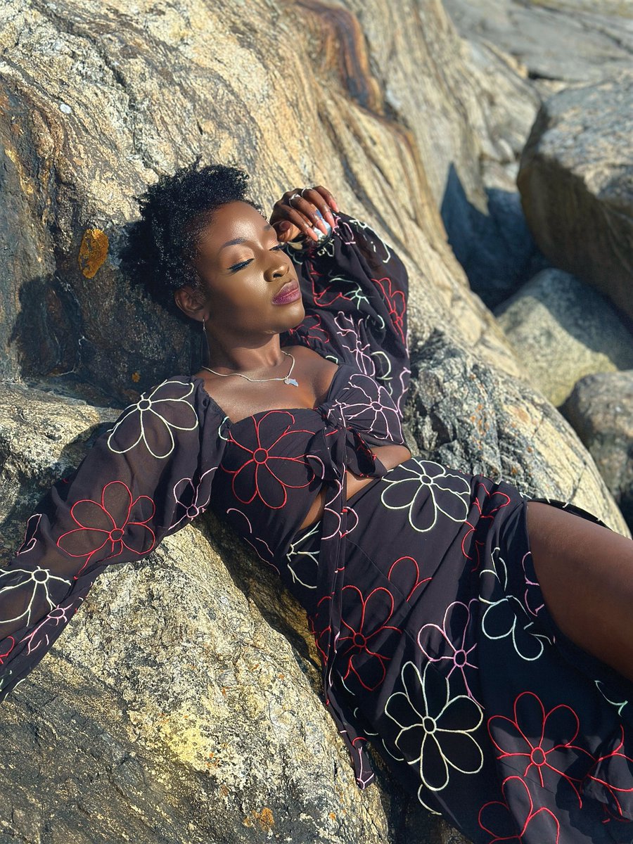 lovettejallow's tweet photo. One minute you are posing by the water and next minute mami wata is dragging you to wash your feet. Thank goodness my camera man was quick to grab me and my bra cane undone 😉. What a day at @artipelag ✨ https://t.co/tVoOeVhcu0
