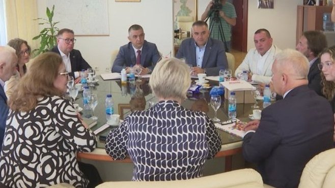 AmbasadaB's tweet photo. Zajedno sa delegacijom Podlaskog vojvodsva 🇵🇱 protekla dva dana boravila sam u Republici Srpskoj. Cilj posjete je nastavak aktivnosti vezanih za Sporazum o saradnji #wojpodlaskie i RS Prilikom razgovora u @MPSV_Srpske izražen je obostran interes za saradnju u oblast poljoprivrede https://t.co/mhBK3GucUJ