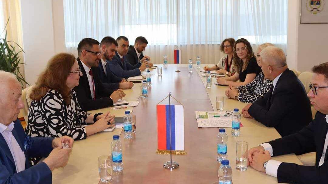 AmbasadaB's tweet photo. Zajedno sa delegacijom Podlaskog vojvodsva 🇵🇱 protekla dva dana boravila sam u Republici Srpskoj. Cilj posjete je nastavak aktivnosti vezanih za Sporazum o saradnji #wojpodlaskie i RS Prilikom razgovora u @MPSV_Srpske izražen je obostran interes za saradnju u oblast poljoprivrede https://t.co/mhBK3GucUJ