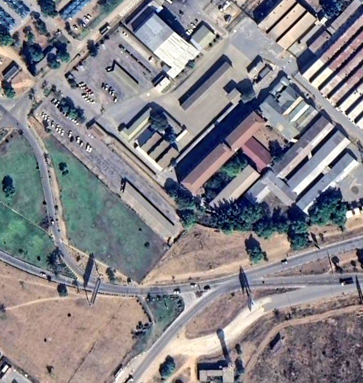 zzncube's tweet photo. Appreciated, but fix the road layout at the airport entrance to befit a new look of the airport. https://t.co/hzGasdqHmC