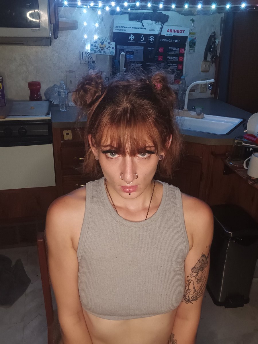 ChrissyLea42157's tweet photo. Go sub to my only fans 😘😘😘 https://t.co/XU0W6cfxKS https://t.co/YkGU9LOYDW