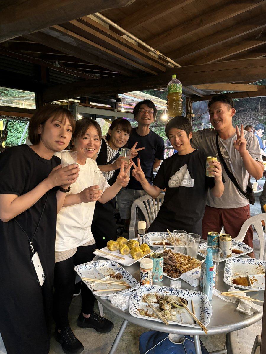 Tenni_step's tweet photo. 団体戦後のみんなでバーベキュー🍖✨

みんなが楽しんでくれてると
幸せになる🥰

#テニステップ https://t.co/VGGZtcXrF3