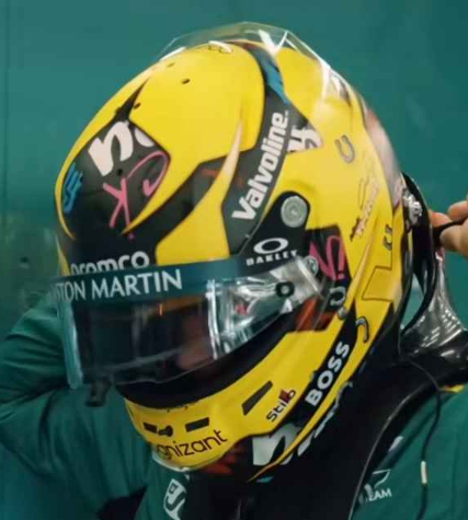 F1HLM's tweet photo. Helmet design of Aston Martin development driver Nick Yelloly
#amrf1 #astonmartin #f1 #formula1 #motorsport https://t.co/h16RgmO4WH
