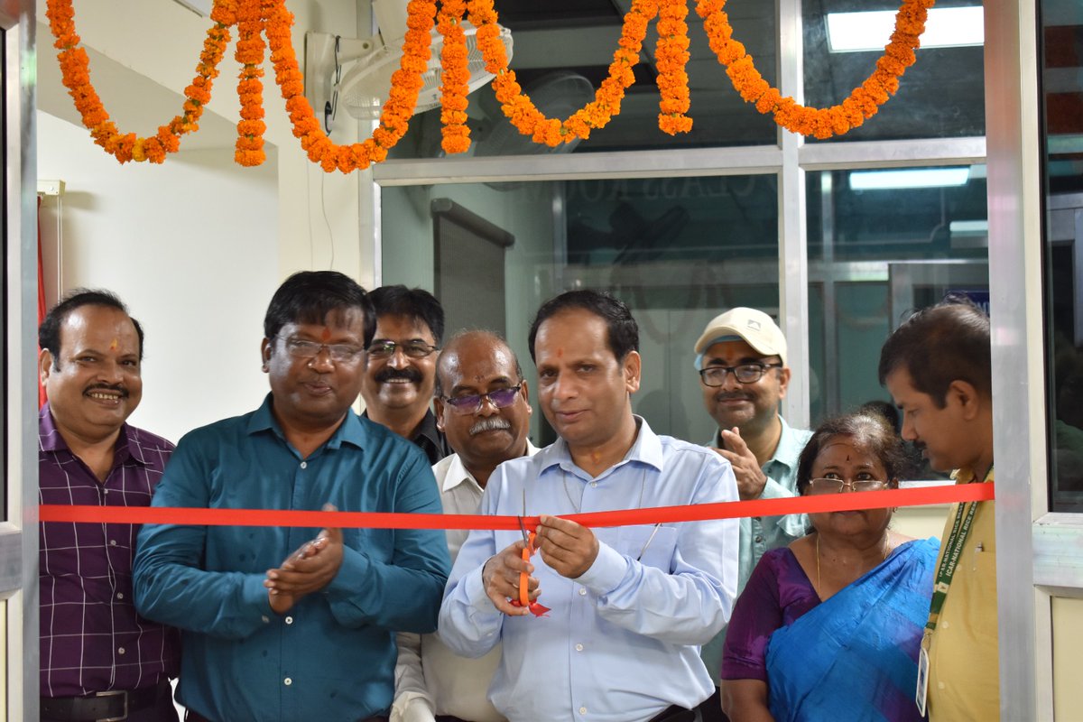 RiceIcar's tweet photo. Hon'ble Secretary, DARE &amp; Director General, ICAR, Dr. Himanshu Pathak inaugurated the Drone Training Centre at ICAR-National Rice Research Institute, Cuttack today. @icarindia @RiceIcar @AgriGoI @PMOIndia @DDKisanChannel @PIB_India https://t.co/qCSoFudtzs