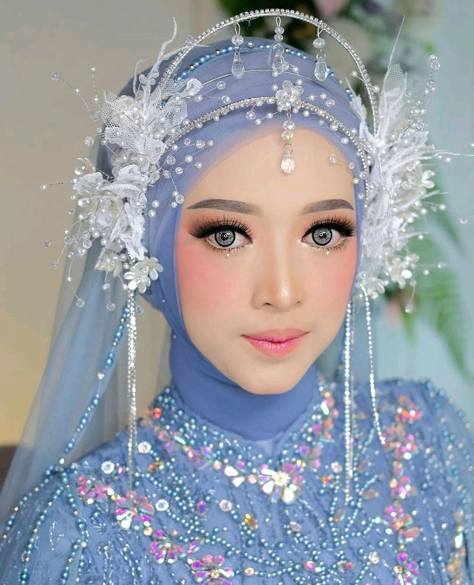 tytarias's tweet photo. Berpadu indah dalam balutan biru 💙 #BeautyInBlue #KecantikanBiru #OOTD #FashionInspiration #BlueMood #TytaRias #MUAJepara https://t.co/SUwwhGzqyC