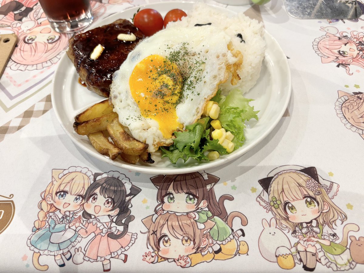 pochity's tweet photo. おりこ先生とカフェアサンさんのコラボカフェに行ってきました！☕️
可愛いイラストいっぱいのしあわせ空間が広がっています。限定グッズも沢山なので要チェックです！
娘と一緒にノートに足跡を残しました
#佐倉おりこコラボカフェ https://t.co/4BO4B39BpG