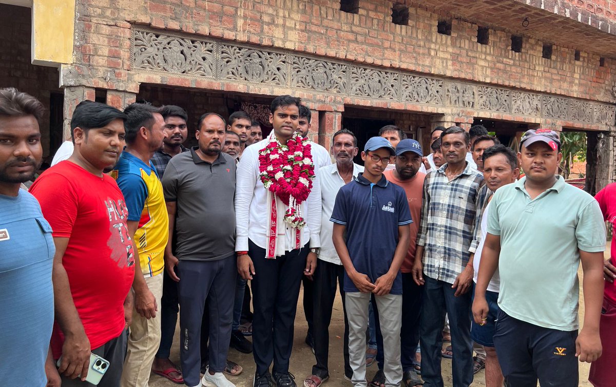 Pushpendra_MP_'s tweet photo. आज ग्राम सिराथू में अपनी जनता के बीच जाने का अवसर प्राप्त हुआ।
सभी ग्राम वासियों से एक सहज संवाद  हुआ और उनकी बातों को सुना, उनके समस्याओं को समझा गया और सम्बन्धित विभाग को समाधान के लिए आदेशित किया गया।

#sirathu #discussion  #ConstituencyEngagement #constituencydevelopment https://t.co/DzYisNae9d