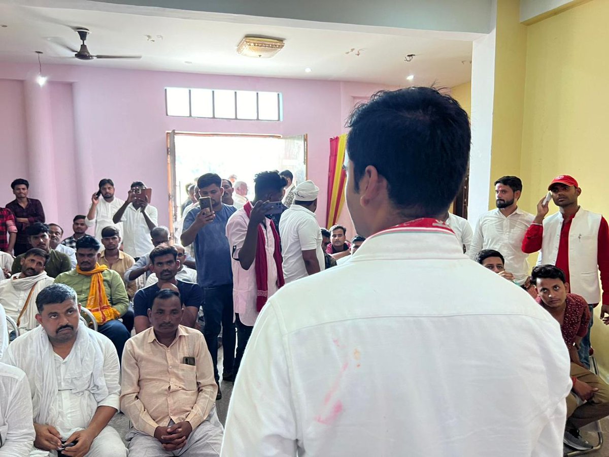 Pushpendra_MP_'s tweet photo. आज ग्राम सिराथू में अपनी जनता के बीच जाने का अवसर प्राप्त हुआ।
सभी ग्राम वासियों से एक सहज संवाद  हुआ और उनकी बातों को सुना, उनके समस्याओं को समझा गया और सम्बन्धित विभाग को समाधान के लिए आदेशित किया गया।

#sirathu #discussion  #ConstituencyEngagement #constituencydevelopment https://t.co/DzYisNae9d