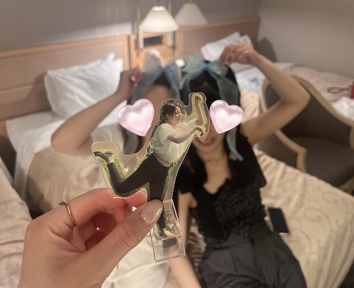 miku_vo39's tweet photo. 本日、また1つ齢を重ねました！

大好きなお友達が推しケーキとうちわ
アクスタ持参でお祝いしてくれました🫶🏻

それに伴い27歳(笑)は
ウマ系アイドル🐎目指して
精進して参りますので
何卒よろしくお願いいたします。

メンバーカラーは空色ブルーです🩵🤍🩵 https://t.co/Zsr2RnVtdJ