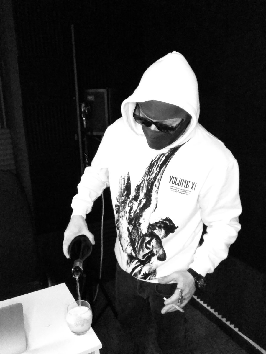 IcyWhite4's tweet photo. #IcyWhite #NSL #NSLMusic https://t.co/ai4LKauepY
