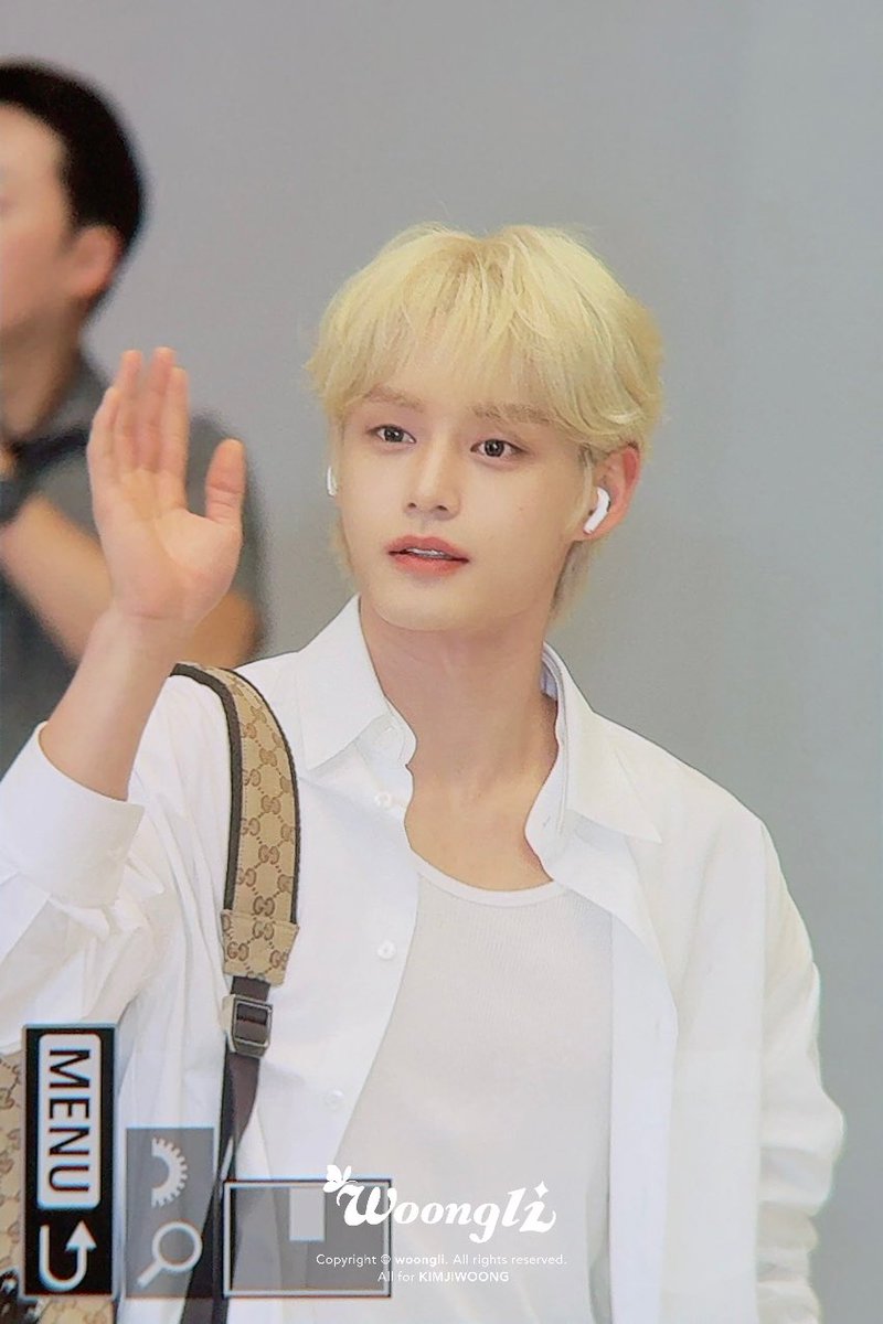 240713 김포공항 출국 

✨🫳🏻🐱🧀️💫

#김지웅 #KIMJIWOONG #제로베이스원 #ZEROBASEONE #제베원 #ZB1