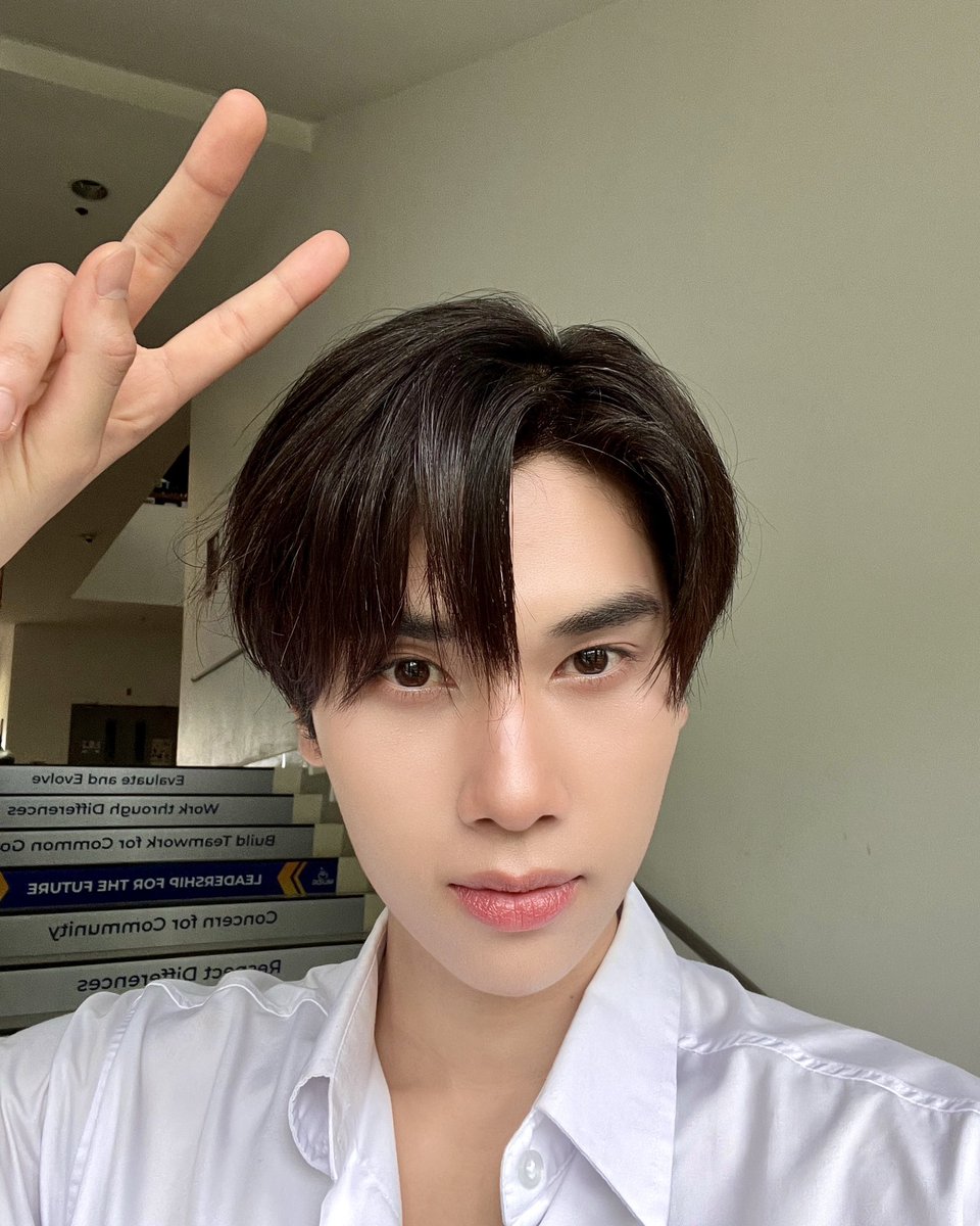 dunknatachai's tweet photo. สู้สู้ครับ✌🏻 #BounConcert https://t.co/ICv6SFzTc2
