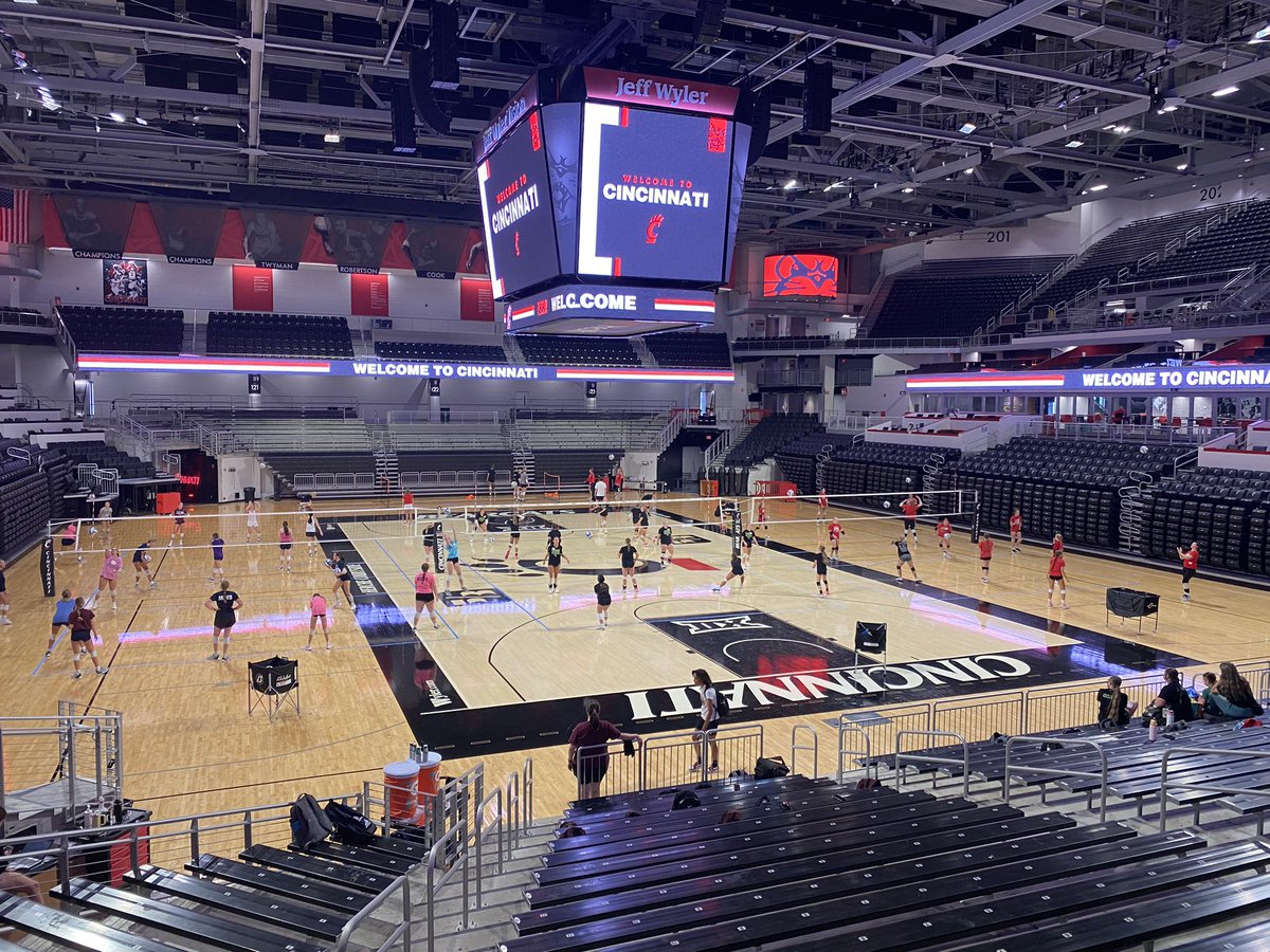 mcvbknights's tweet photo. Team Camp at University of Cincinnati started well for us. https://t.co/O4fsD6YvbO