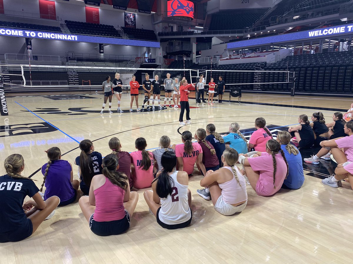 mcvbknights's tweet photo. Team Camp at University of Cincinnati started well for us. https://t.co/O4fsD6YvbO