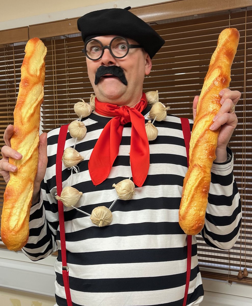 alternateshadow's tweet photo. Alternate Shadows found themselves on Fri 12th July at Medway Park for this year’s Olympic Games themed Medway Mile.
Fifi Froufrou &amp; Gaston Gateau were seen enthusiastically waiving the runners on with baguettes held proudly aloft! 
It was a very well attended community event. https://t.co/wa3B5N07jP