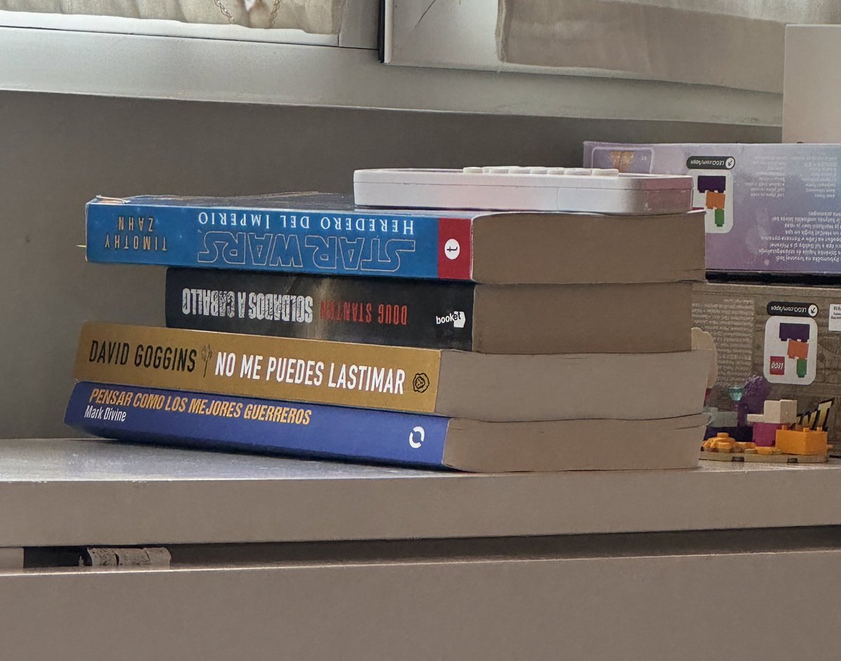 danicmartin's tweet photo. ¿Cuantos libros leéis a la vez? 

Da igual el formato. 
#Libros https://t.co/aCx2Ni2khb