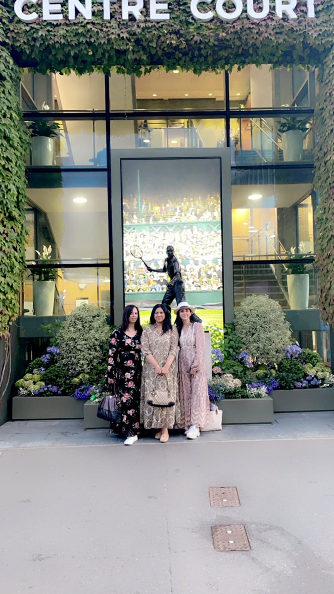 anilakhawaja's tweet photo. Spot of @Wimbledon magic! 🎾🍓🌸
The best tennis tournament in the world 💕
#CallItMagic with the beautiful @KawserQuamer 💕
#WIMBLEDON #SW19
#tennis 🍓
#Alcaraz & #JasminePaolini https://t.co/Ue6TbAdkP8