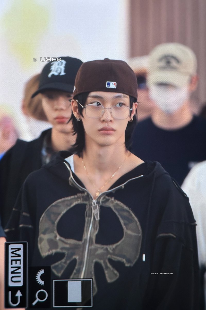 wonbinbase's tweet image. Wonbin ini sehari berapa style😌☝