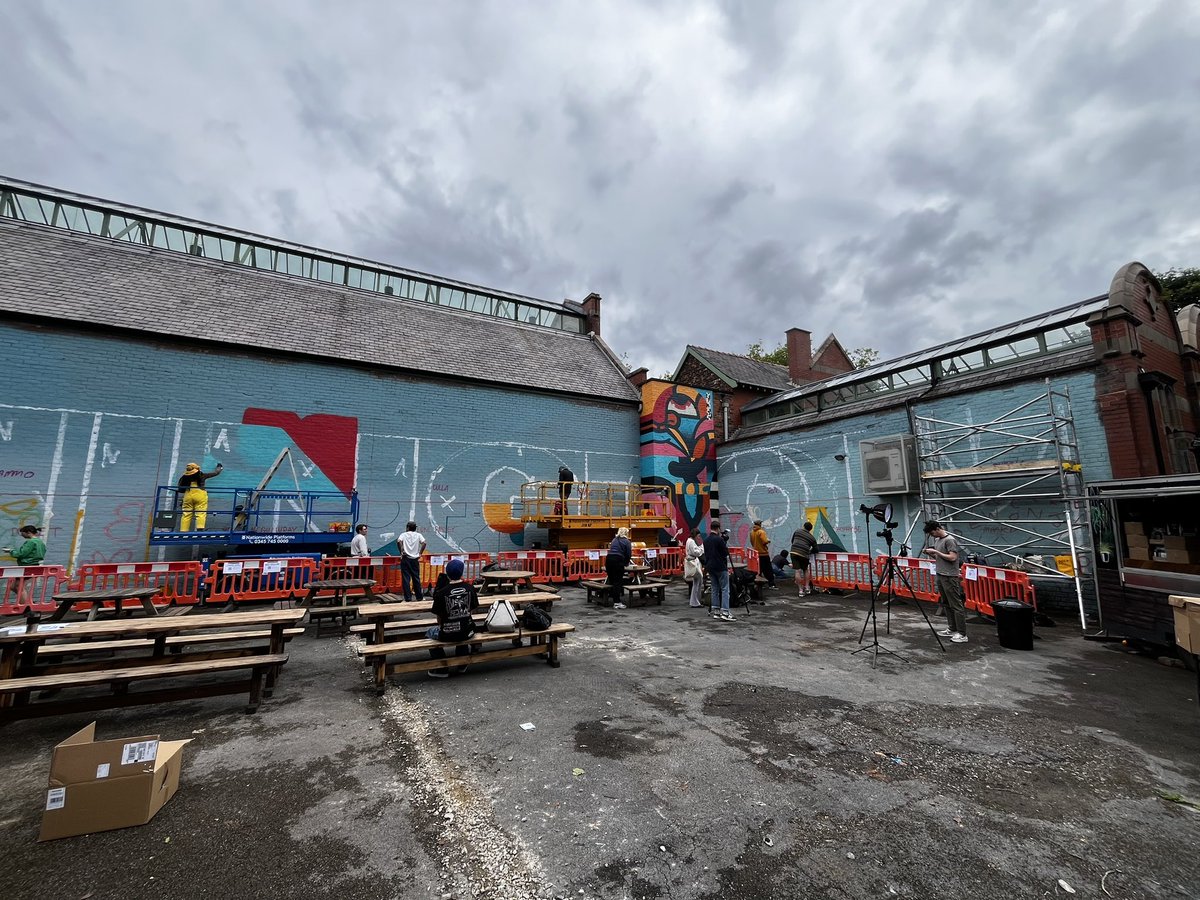 burton_house's tweet photo. Getting ready for #paintjam #burtonroad with @WithingtonWalls @WithingtonBaths https://t.co/1BuIVPT5ar