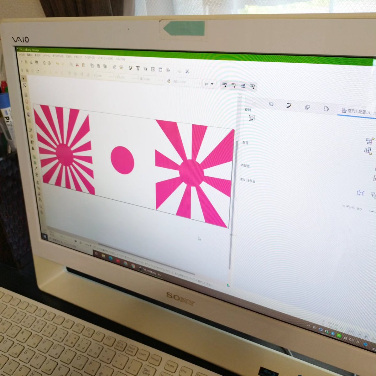 workshop_casago's tweet image. 先日届いたオリジナル生地の印刷具合を確認。顔料プリントより染料プリントの方が想定している色に印刷できてます。スクリーン印刷で製作していた #がま口 などもこれなら商品として良いですね。
#画像編集ソフト #インクスケープ #日の丸 #日章旗 #旭日 #16条旭日旗 #8条旭日旗 #ファブリックデザイン