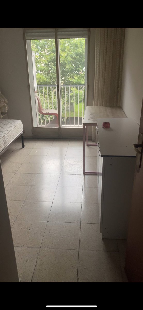 _martacl's tweet photo. Holi!! Buscamos dos compañerxs de piso en Ourense. El piso está al lado de la uni, es de 4 habitaciones todas exteriores con 2 baños. El precio es aprox 155+ gastos. Preferiblemente personas de final de grado, máster o trabajando. Cualquier cosa md!!!
Se agradece difusión 🫶🏻💐 https://t.co/Ni5baJnnvN