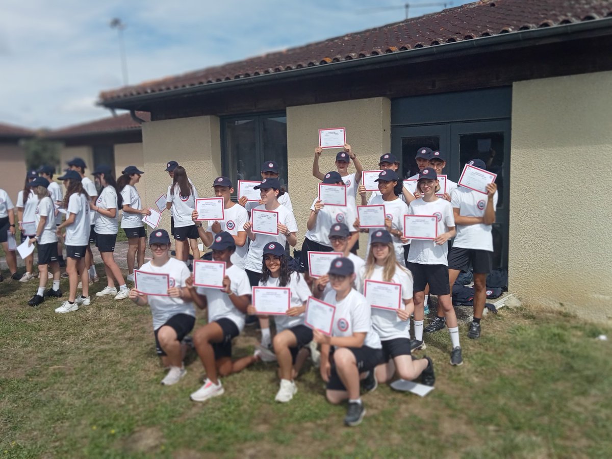 Cérémonie séjour de cohésion SNU samedi 13 juillet à Mondonville.
Une aventure citoyenne pour 128 jeunes d'Ariege, du Gard et de l'Herault.
Merci aux encadrants, à la Ligue de l'enseignement.
Prochaine étape demain: défilé du 14 juillet à Toulouse!
<a href="/leclercarno/">Arnaud Leclerc</a> <a href="/DSDEN31/">DSDEN 31</a>