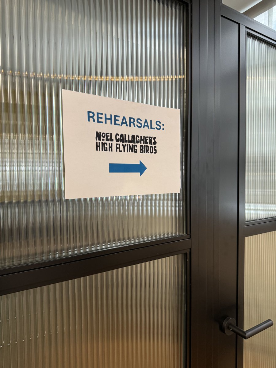 Noel Gallagher tweet media