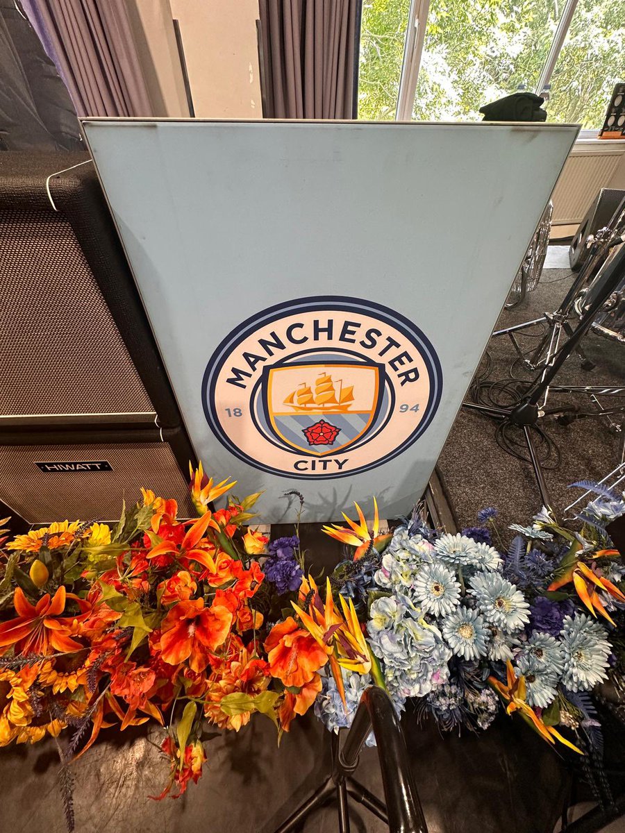 Noel Gallagher tweet media