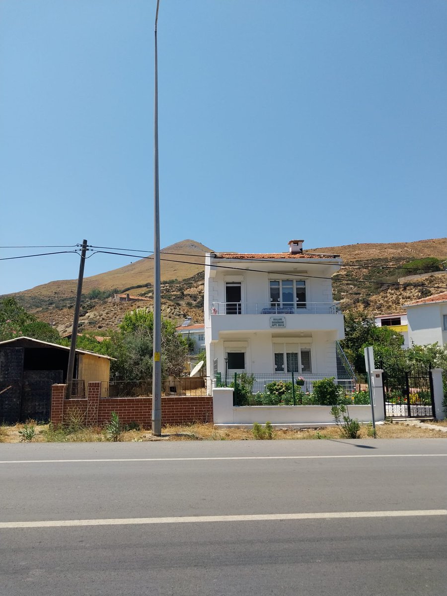 Yaklaşık bir aydır alt tarafı yanmayan bir sokak lambası için defalarca aramama rağmen hiçbir şekilde çözüm üretmeyen UEDAŞ… Beni me zaman ciddiye almayı düşünüyorsunuz? Gökçeada, Kuzulimanı caddesi No:35, önündeki sokak lambası, bir zahmet problemi giderin. <a href="/uedascomtr/">UEDAŞ</a>