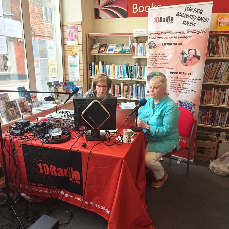 10RadioCIC's tweet image. Extraordinary People with @AniBrayley this morning featuring  Wiveliscombe Librarian Karen Collings.

10radio.org - apps - 105.3fm

#10radio #CommunityRadio #Somerset