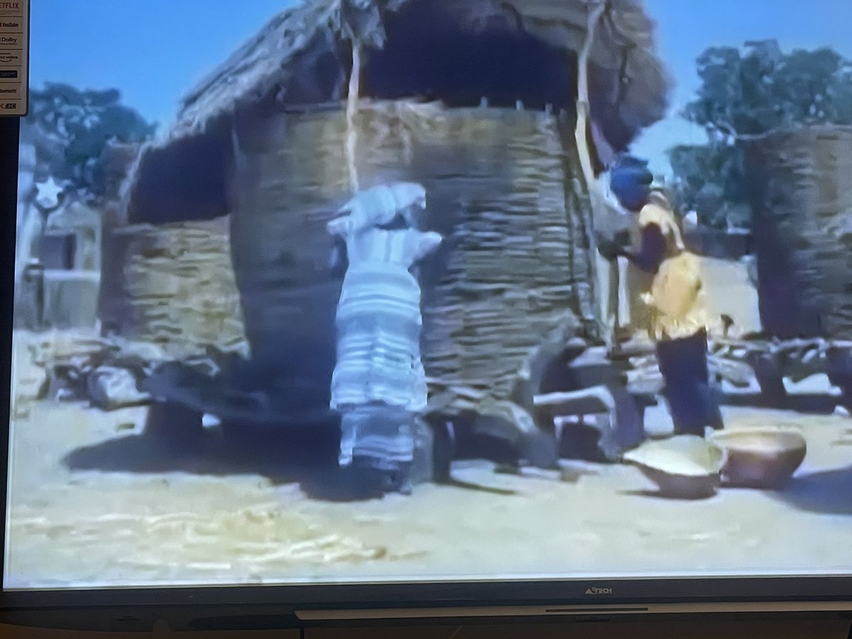 djibysonedjibes's tweet photo. Le film #Ceddo de #Sembene est un autre level. Tellement de thèmes en moins de 2h.
En plus je viens de découvrir que cette partie a été tournée à Louly 😍
#Kebetu #Senegal #Dakar #Cinema https://t.co/yn8oF3HfA8