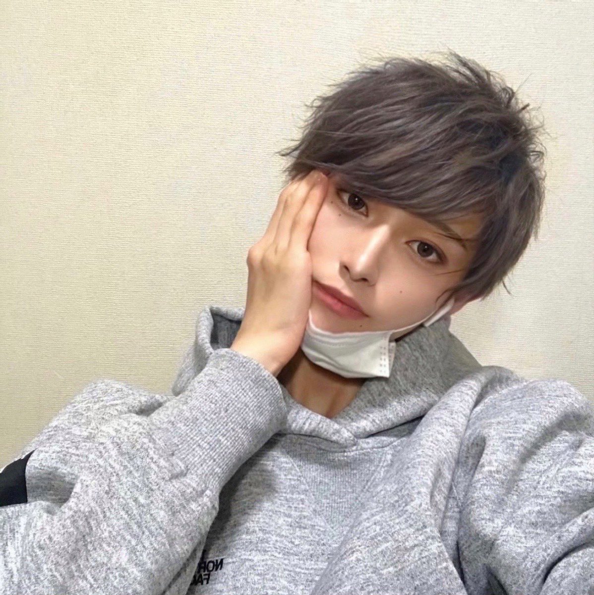 _tao0524_'s tweet photo. 「男なんだから男らしくしろ‼️」と余計なお世話DMが面識のない男達から毎日のように送られてきますが、僕がイケイケ路線に戻ったら君たちの男としての立場が危うくなりますよ〜っっっっ https://t.co/mUqHcdmhtW