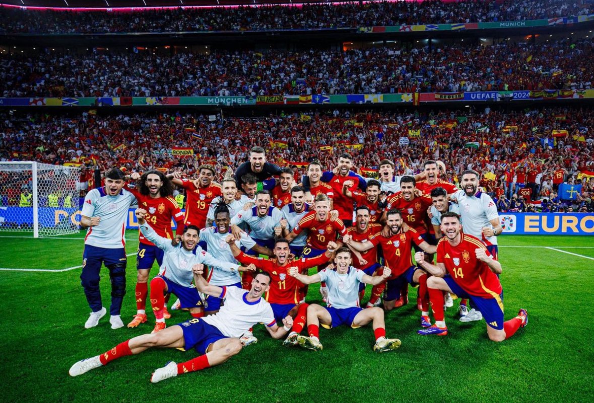 El futbol una vez mas… 
Ha unido al país, lo que la política nunca a podido hacer.
Lo vamos a hacer!
VIVA ESPAÑA🇪🇸🇪🇸🇪🇸🇪🇸🇪🇸