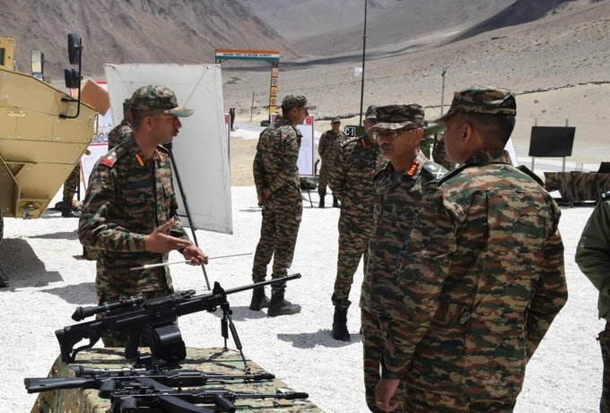 jkmediasocial's tweet photo. #NorthernArmyCommander Lieutenant General M V Suchindra Kumar on Saturday visited forward areas along the Line of Actual Control in #Ladakh and asked troops to remain in a high state of operational readiness. https://t.co/Q8qVy70npf