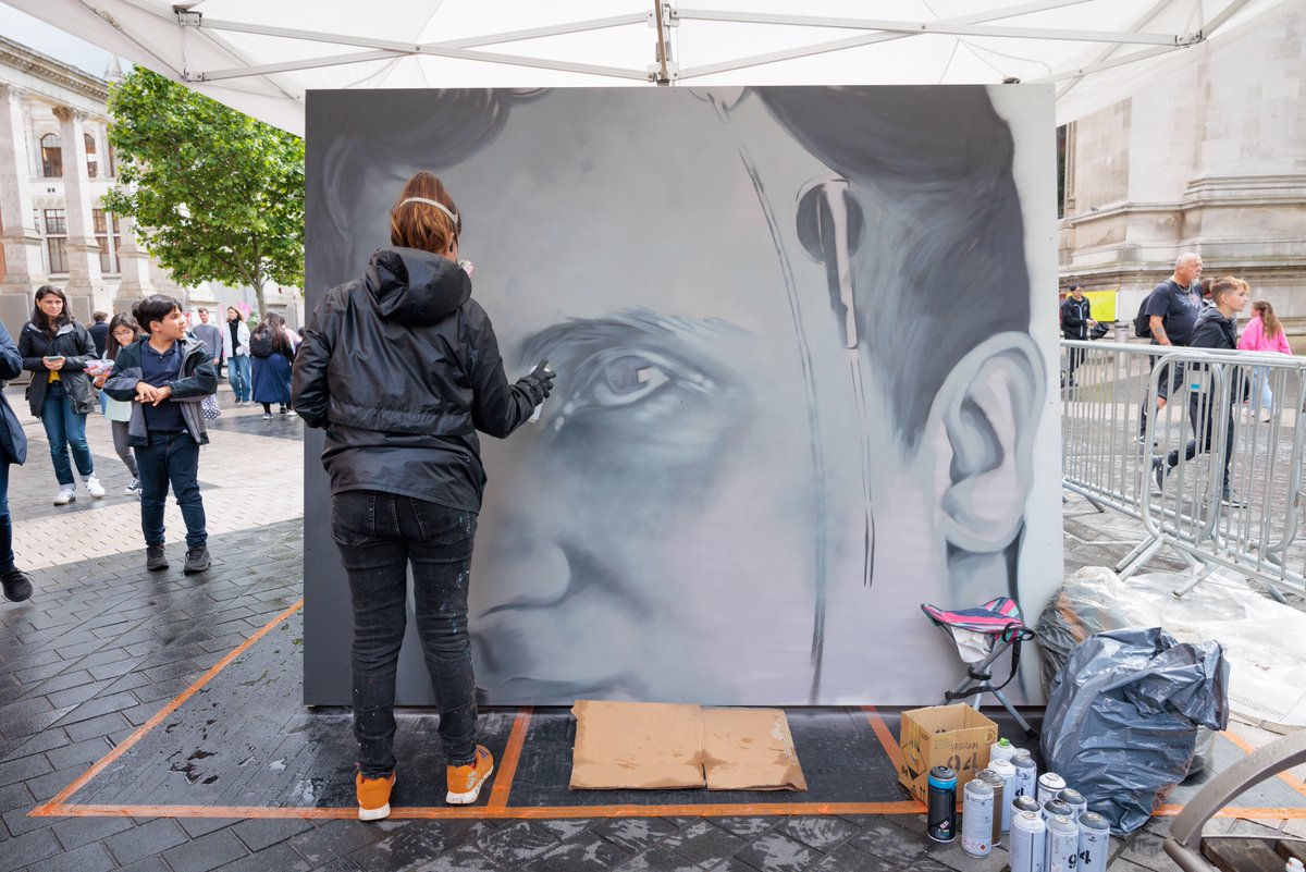 ExRdFestival's tweet image. Exactly four weeks ago our ten incredible #PaintLab artists were starting to bring their pieces to life as #ExRdFest began!

Want to see the finished paintings and learn more about the @imperialcollege science that inspired them? 

See the full gallery 👉 ow.ly/YocJ50SAmbL