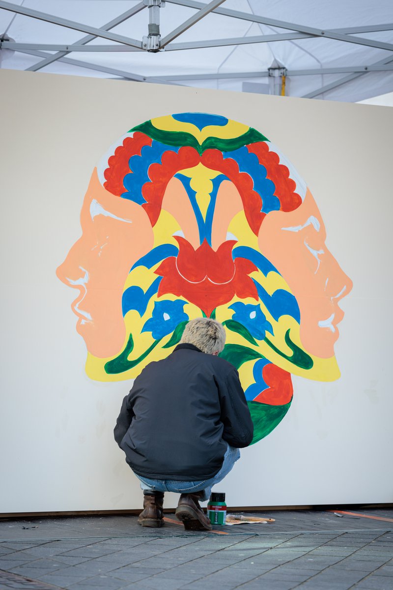 ExRdFestival's tweet image. Exactly four weeks ago our ten incredible #PaintLab artists were starting to bring their pieces to life as #ExRdFest began!

Want to see the finished paintings and learn more about the @imperialcollege science that inspired them? 

See the full gallery 👉 ow.ly/YocJ50SAmbL