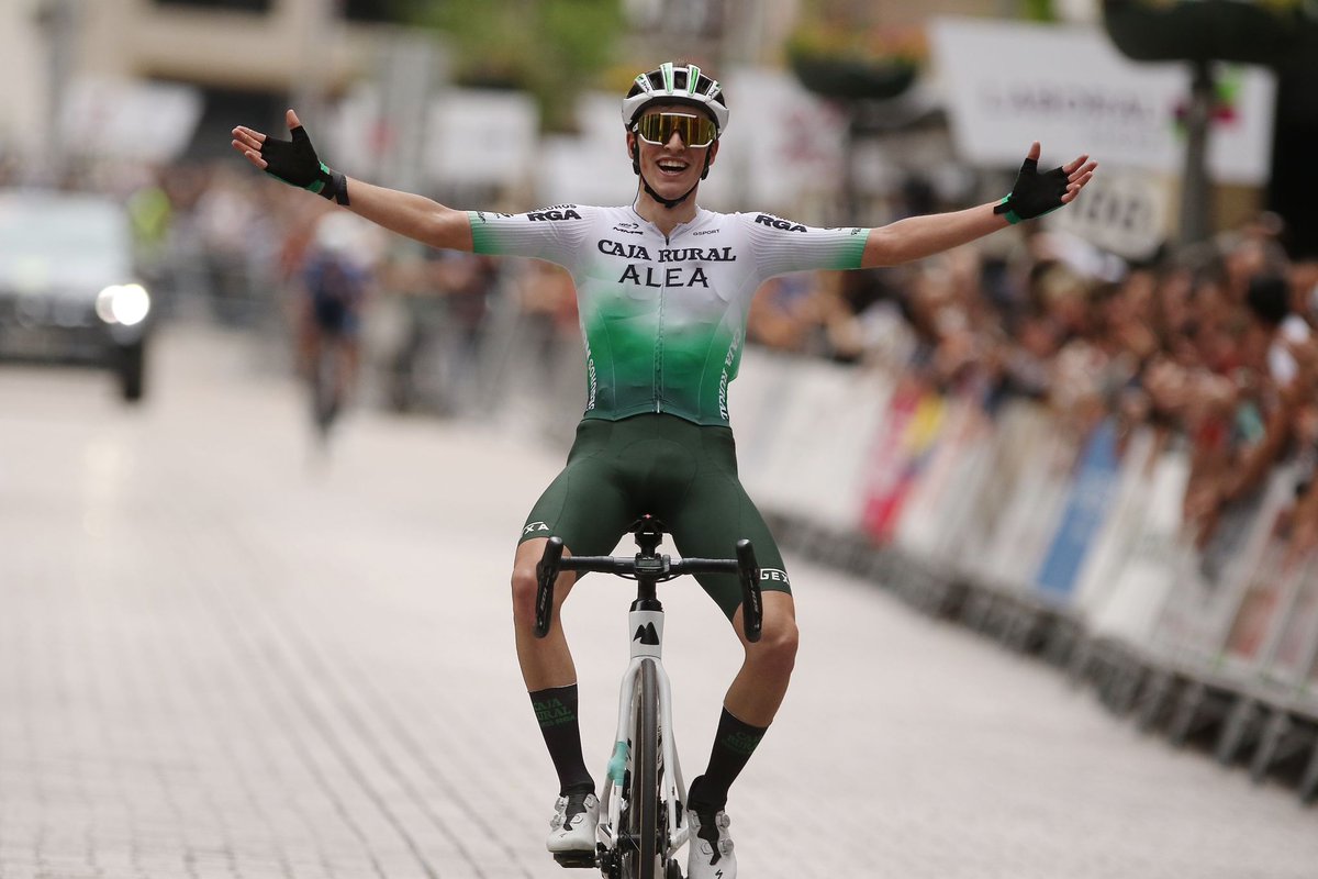 FilialCajaRural's tweet photo. 🏆 Vuelve a ganar Jan Castellón, el más fuerte este sábado en la prueba de Arrate valedera para el Torneo Lehendakari. Arranca bien el finde para Filial Caja Rural-Alea.

#SúmateAlVerde 💚 https://t.co/ItwZqv2azg