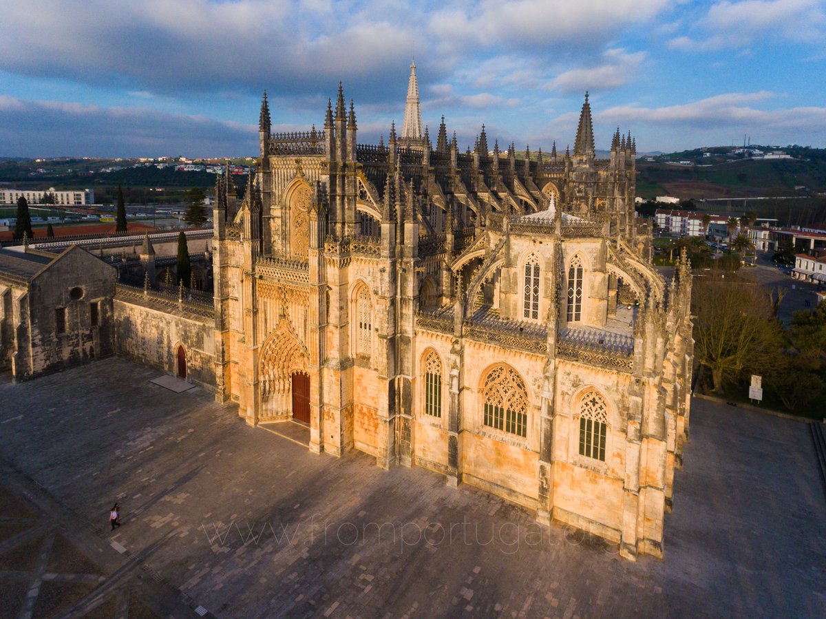 FromPortugal1's tweet photo. 🇵🇹 O Mosteiro da Batalha, considerado Património da Humanidade.
Galeria de fotos em https://t.co/3Y30NkwmyB 
🇬🇧 The Batalha Monastery, considered a World Heritage Site.
Photo gallery at https://t.co/3Y30NkwmyB 
#tourism #portugal #fromportugal #beautiful #travel #history #batalha https://t.co/jRH7DDBEA7