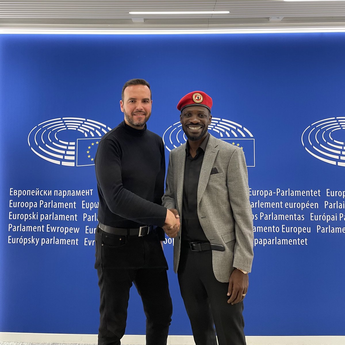 kmbvvvvv's tweet photo. We Genz community are calling Upon  our President @HEBobiwine to stand  with us we #March2Parliament to defend  our  rights.#AnitaMustResign https://t.co/o7h4QGcVsx