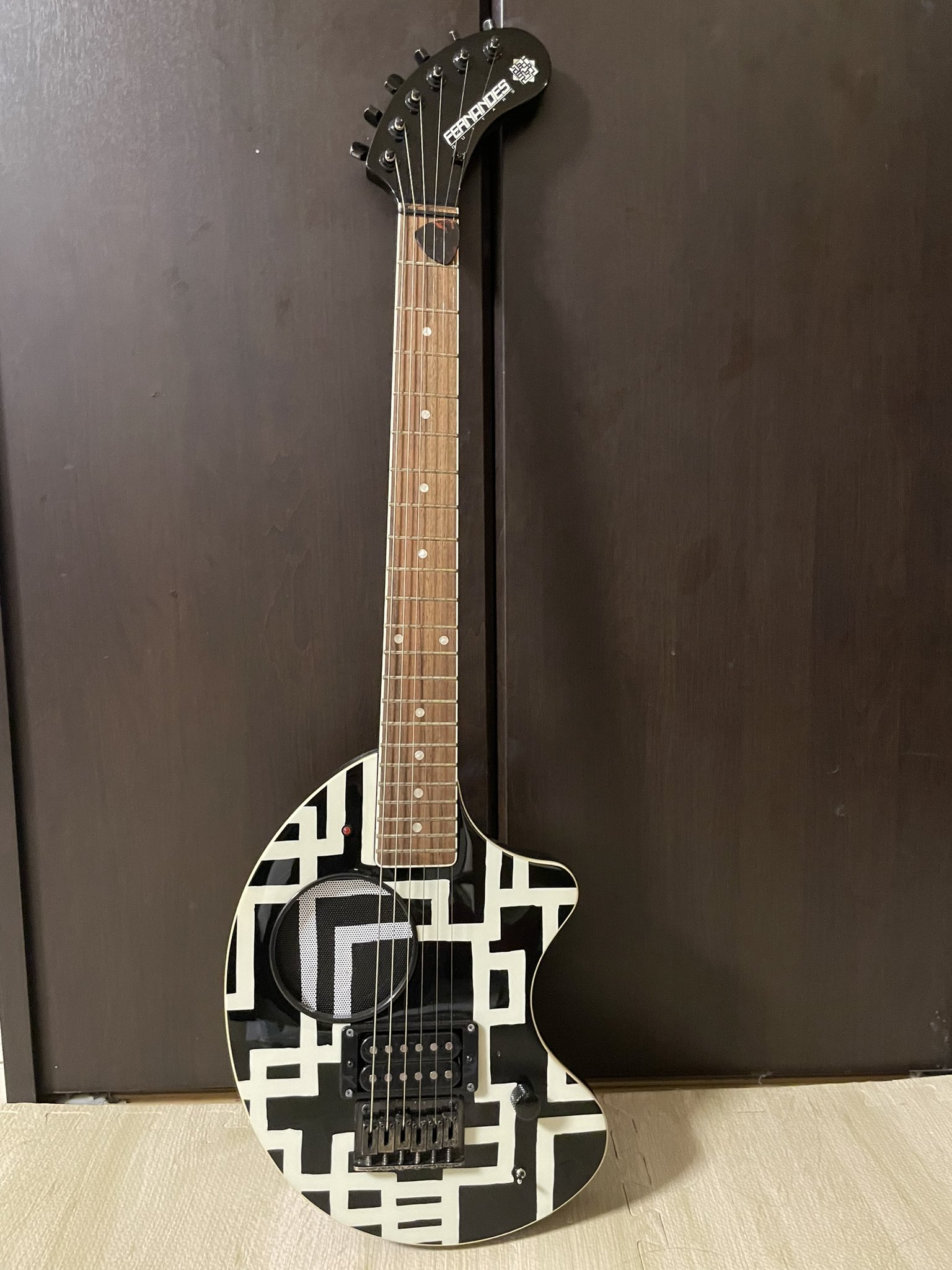 Zo3 HOTEIモデル Fernandes BLK W/SC 布袋寅泰