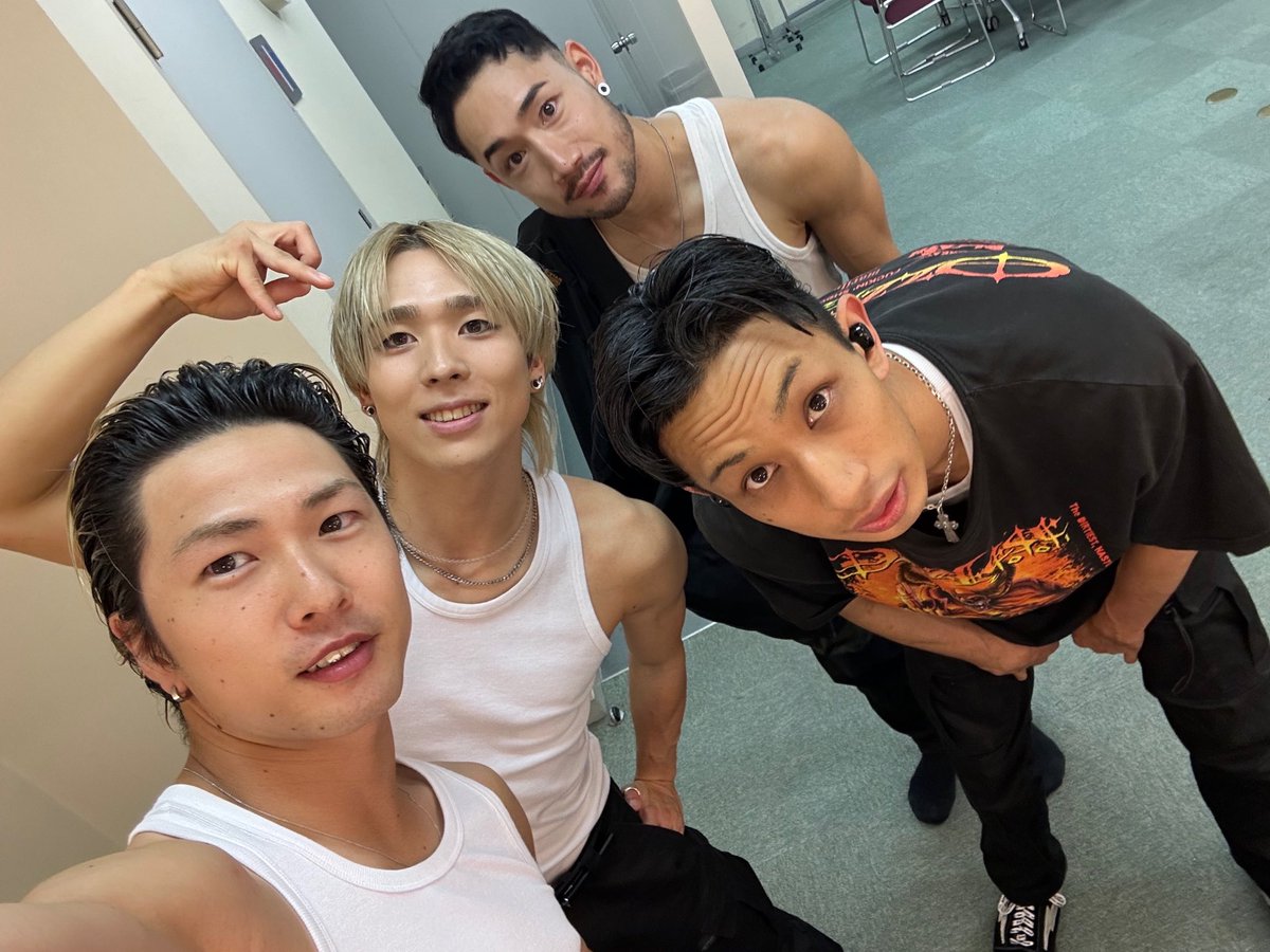 shun_babytwiggz's tweet photo. Lay Zhangさんのワールドツアー
STEP ありがとうございました！

僕たちがRAG POUND(ラグパウンド)です！

LayさんとKRUMPダンス踊れて光栄でした！🙏🔥
@layzhang 

#Lay #LayZhang #STEP 
#RAGPOUND #ラグパウンド #KRUMP #クランプ https://t.co/yS5WFAad2J